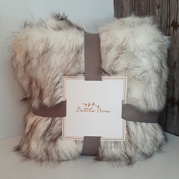 Batillo Home Faux Fur Decorative Heavy Throw Blanket 51" x 67" - Picture 8 of 8